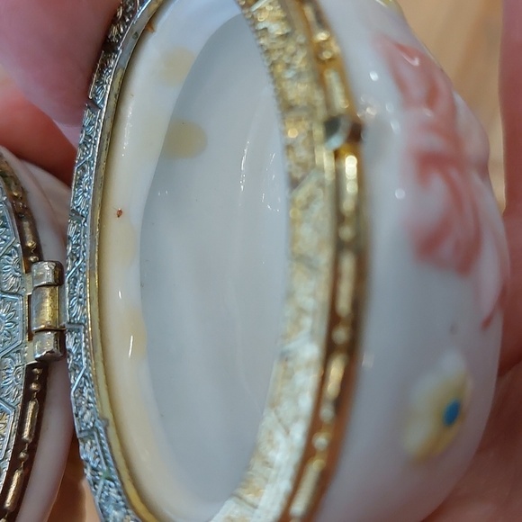 Vintage cats hugging trinket box - Picture 6 of 8